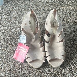 Dexflex Comfort Cream Sandals with Wedge Heel